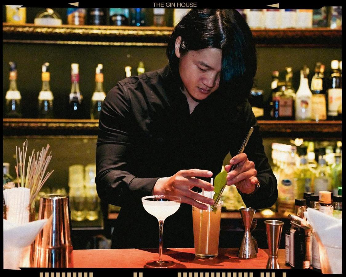 Click image for larger version

Name:	bartender-1.jpg
Views:	7
Size:	152.1 KB
ID:	3158