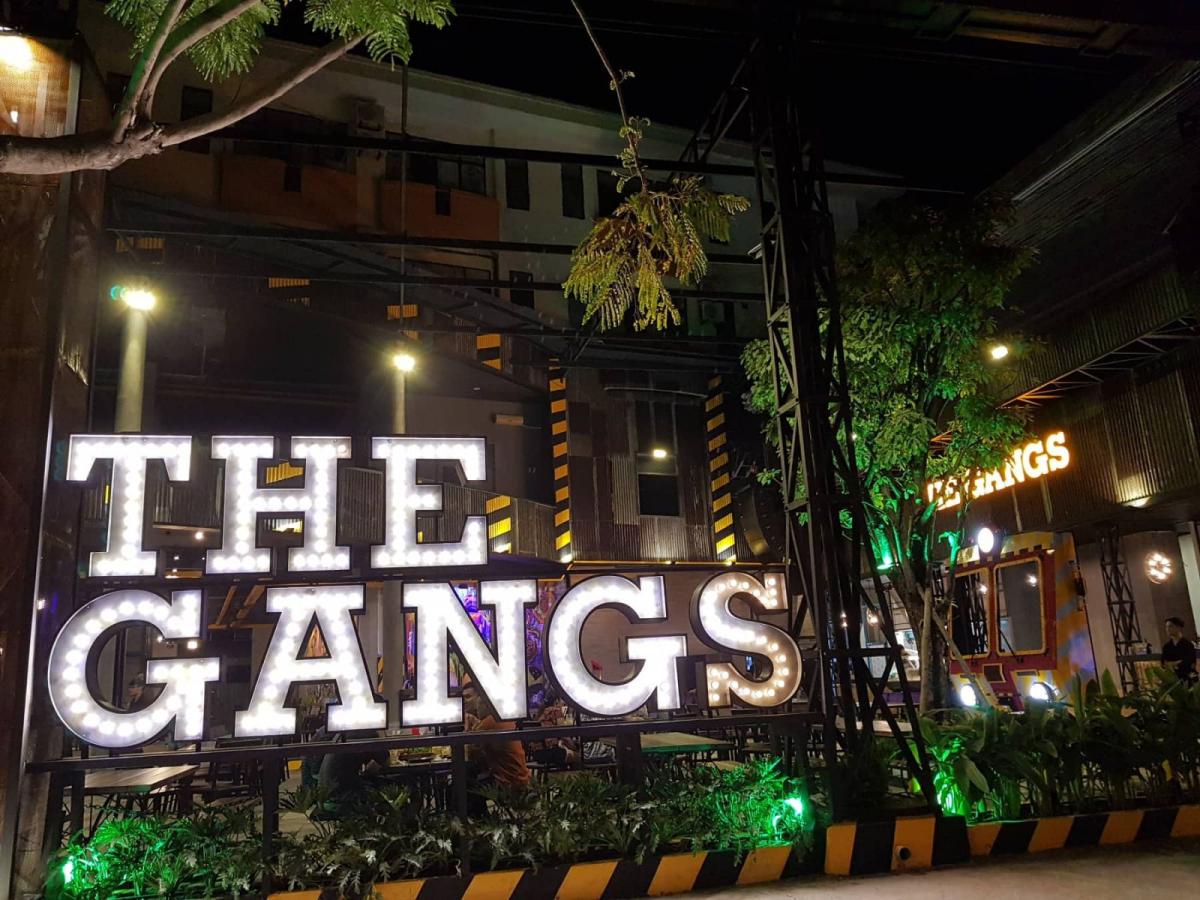 Click image for larger version

Name:	the-gangs-grill-and-beer.jpg
Views:	6
Size:	164.2 KB
ID:	5002