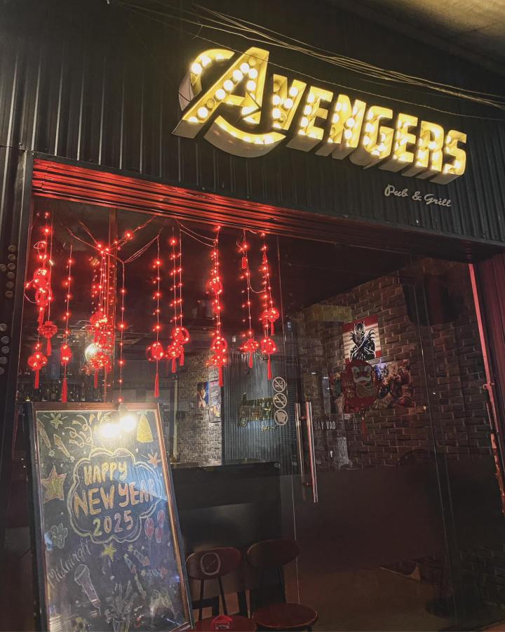 Click image for larger version

Name:	avengers-pub-1.jpg
Views:	17
Size:	94.0 KB
ID:	7545