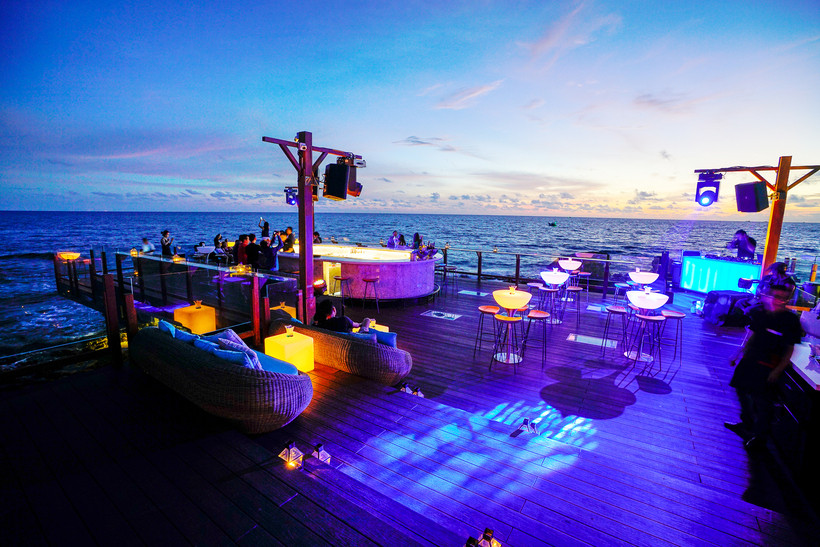 Click image for larger version

Name:	Night-Beach-Bar.jpg
Views:	3
Size:	199.3 KB
ID:	8030