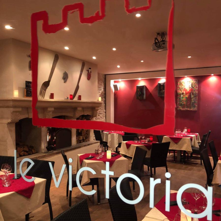 Click image for larger version  Name:	3.3. Le Victoria Bar.jpg Views:	4 Size:	89.7 KB ID:	8201