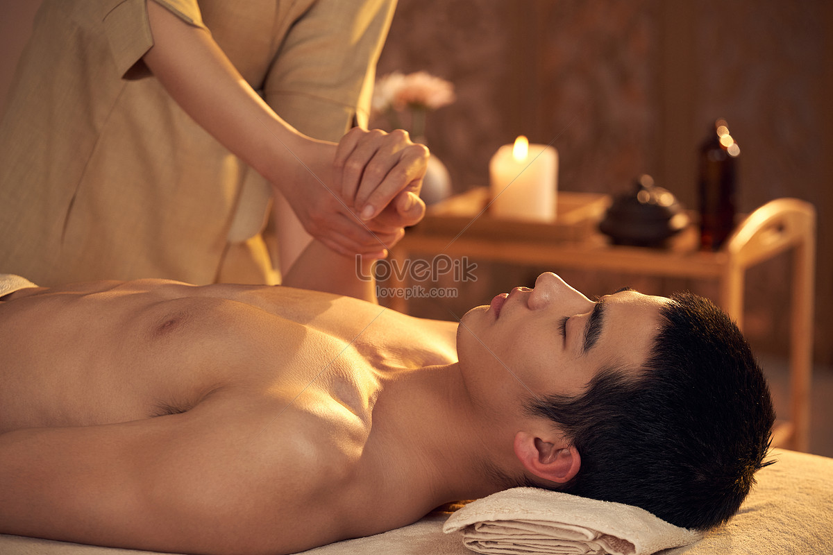 Click image for larger version  Name:	lovepik-masseur-doing-spa-hand-massage-for-men-picture_501718182.jpg Views:	0 Size:	202.3 KB ID:	13713