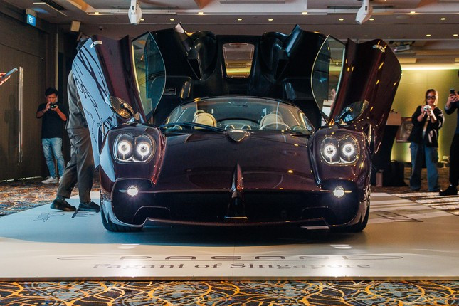 Click image for larger version

Name:	pagani-utopia-roadster-launch-singapore-06-6533-802.jpg
Views:	2
Size:	112.6 KB
ID:	14200