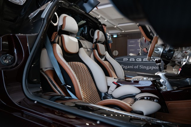 Click image for larger version

Name:	pagani-utopia-roadster-singapore-4-2092-314.jpg
Views:	2
Size:	85.4 KB
ID:	14205