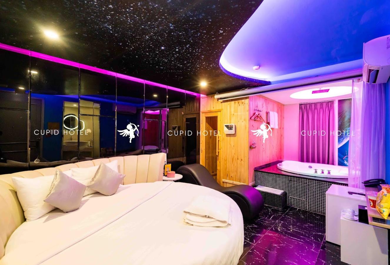 Click image for larger version

Name:	cupid.jpg
Views:	11
Size:	151.1 KB
ID:	16780