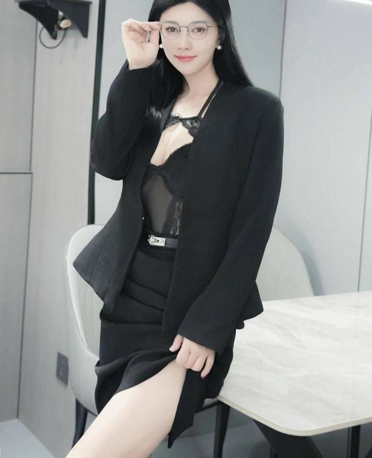 Click image for larger version

Name:	Kim-Tieu-Nhu_8.jpg
Views:	7
Size:	43.6 KB
ID:	18627