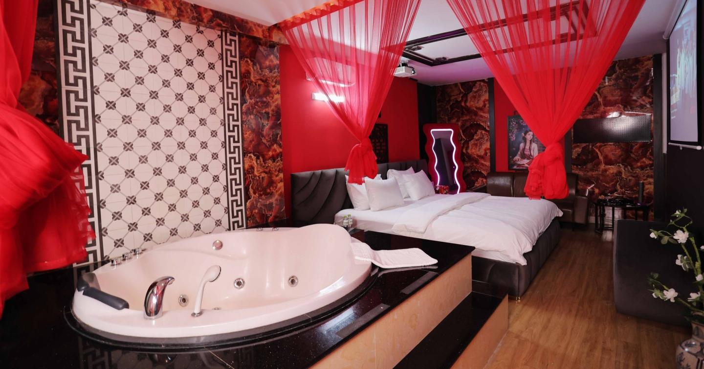 Click image for larger version

Name:	Lan Kwai Fong Hotel.jpg
Views:	9
Size:	139.7 KB
ID:	24409