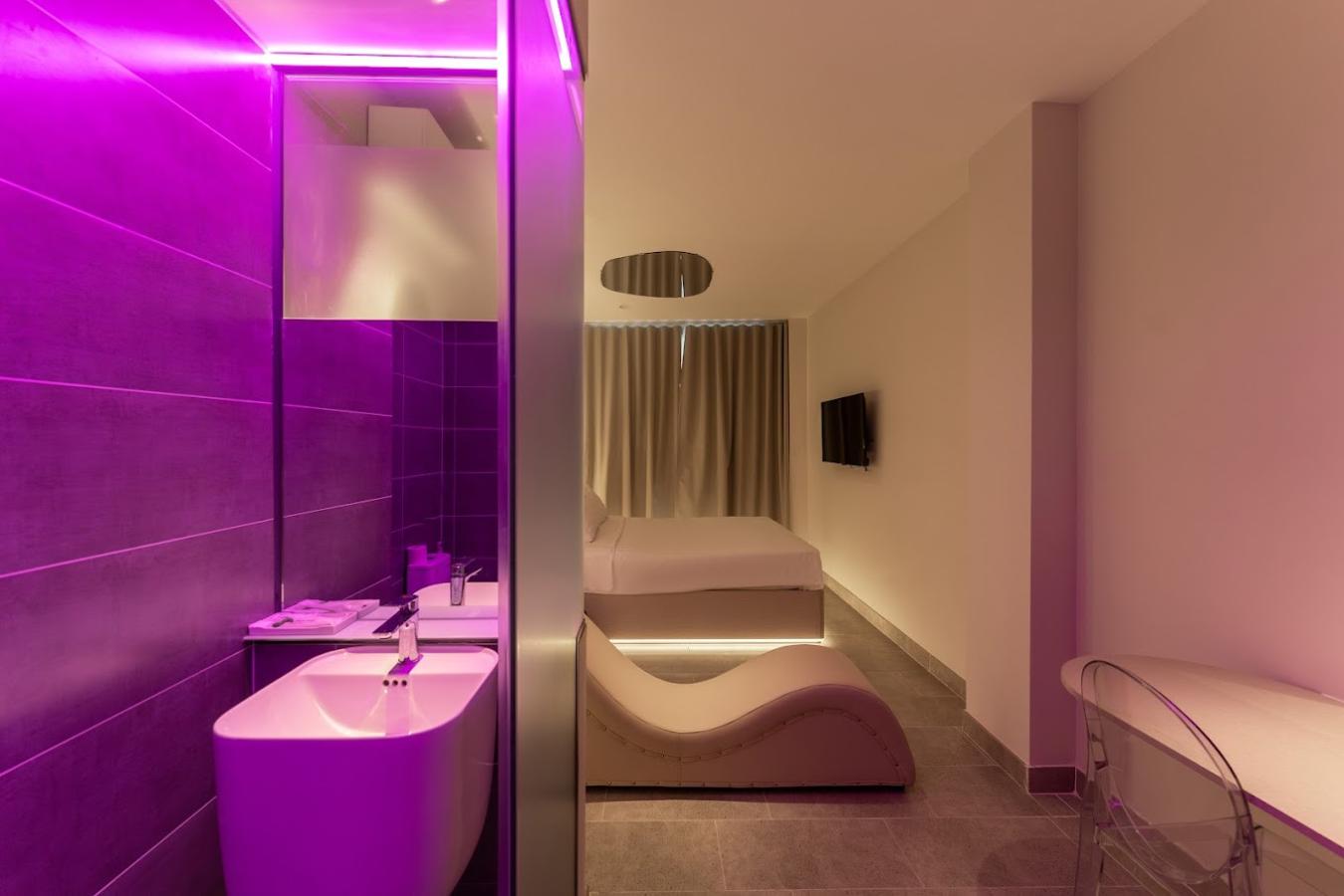Click image for larger version

Name:	dao-tien-hotel.jpg
Views:	10
Size:	76.2 KB
ID:	25052