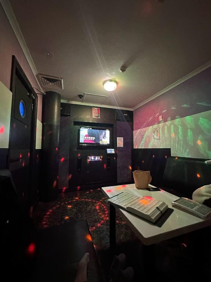 Click image for larger version

Name:	Sydney Karaoke.jpg
Views:	9
Size:	52.8 KB
ID:	25083