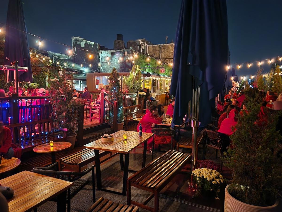 Click image for larger version

Name:	230 Fifth Rooftop Bar.jpg
Views:	7
Size:	179.2 KB
ID:	25500