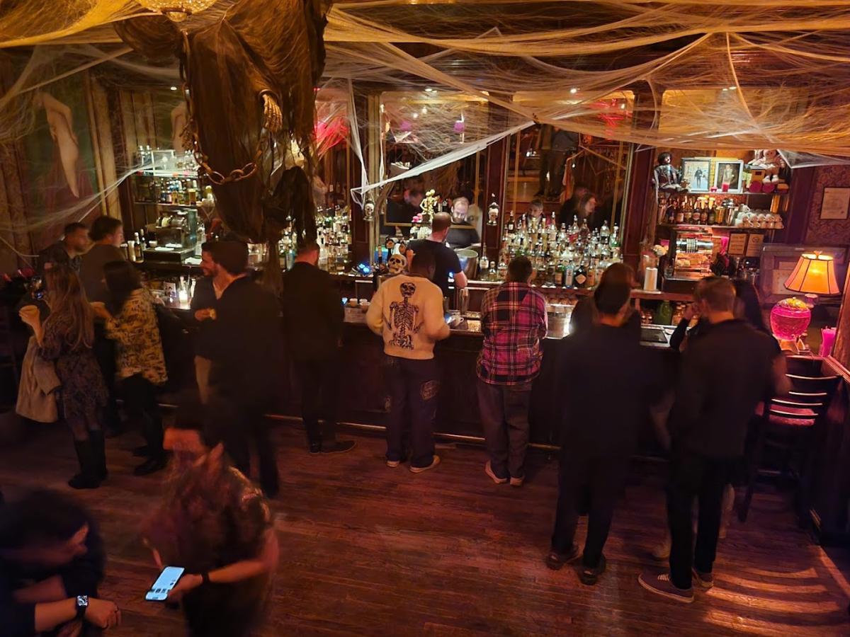Click image for larger version

Name:	The Back Room.jpg
Views:	7
Size:	150.0 KB
ID:	25506