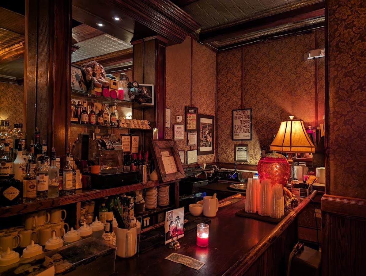 Click image for larger version

Name:	The Back Room 2.jpg
Views:	8
Size:	167.5 KB
ID:	25507