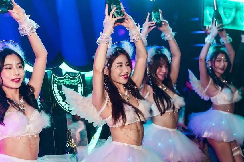 Click image for larger version  Name:	Wave Club Taipei 2.jpg Views:	0 Size:	148.7 KB ID:	25737