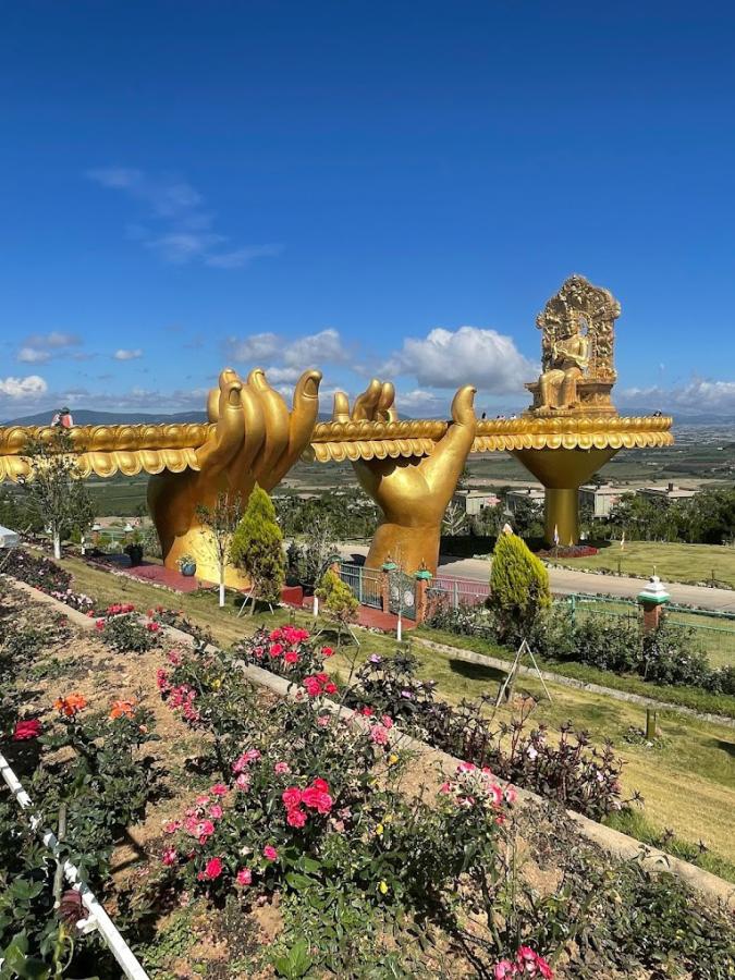 Click image for larger version

Name:	Samten Hills Dalat 2.jpg
Views:	10
Size:	135.9 KB
ID:	25755