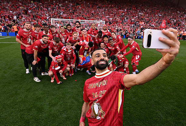 Click image for larger version

Name:	liverpool-england-mohamed-salah-of-liverpool-takes-a-selfie-with-his-team-mates-and-liverpool.jpg
Views:	20
Size:	128.8 KB
ID:	26030