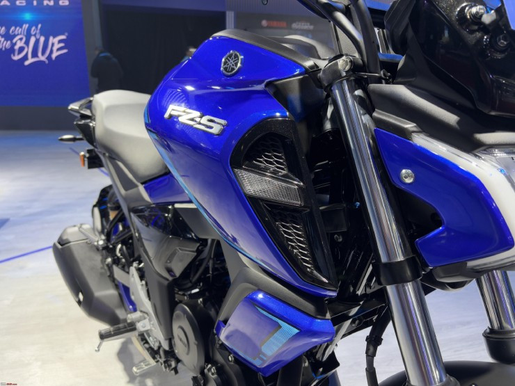 Click image for larger version

Name:	Moto-2025-Yamaha-FZ-S-Fi-Hybrid-trinh-lang-gia-re-44-trieu-dong-ya7-1745824995-881-width740height555.jpg
Views:	18
Size:	124.5 KB
ID:	26230