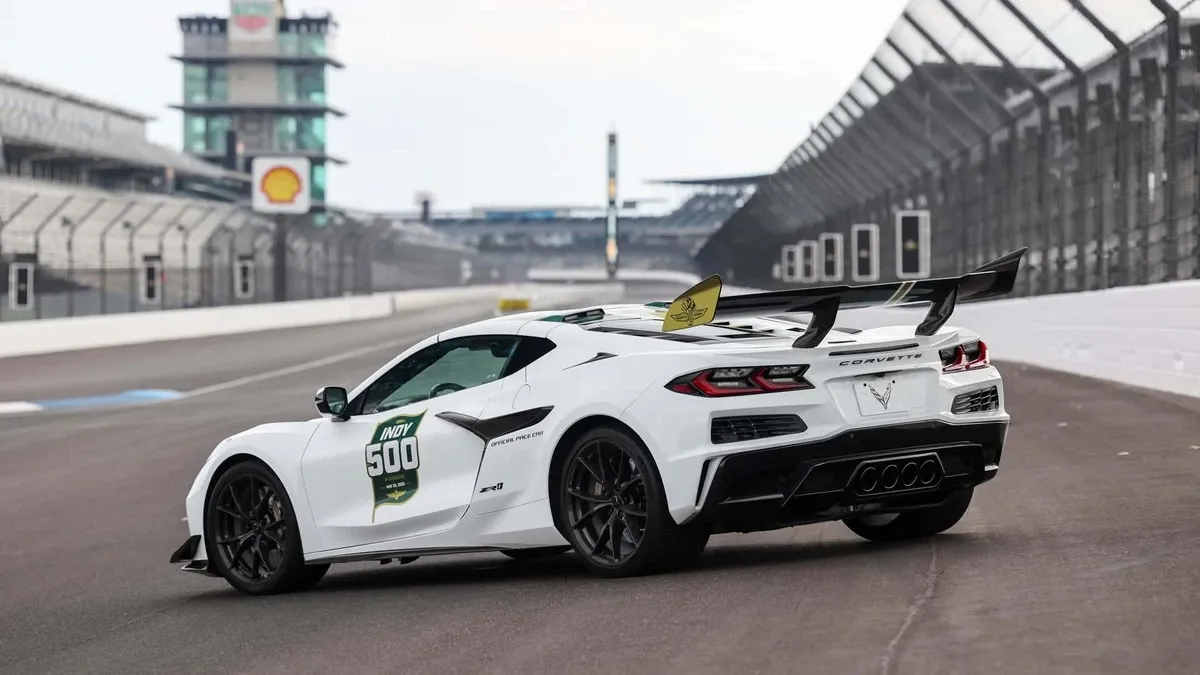 Click image for larger version

Name:	Chevrolet_Corvette_ZR1_Pace_Car_20.webp
Views:	8
Size:	62.4 KB
ID:	26294