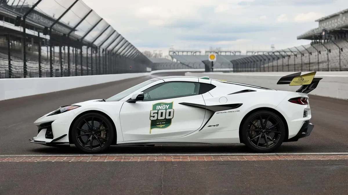 Click image for larger version

Name:	Chevrolet_Corvette_ZR1_Pace_Car_18.webp
Views:	8
Size:	79.7 KB
ID:	26295