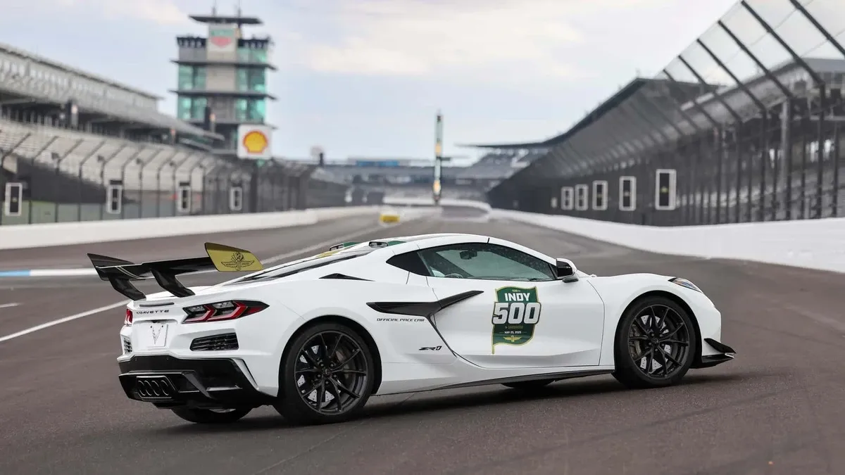 Click image for larger version

Name:	Chevrolet_Corvette_ZR1_Pace_Car_19.webp
Views:	9
Size:	58.6 KB
ID:	26297