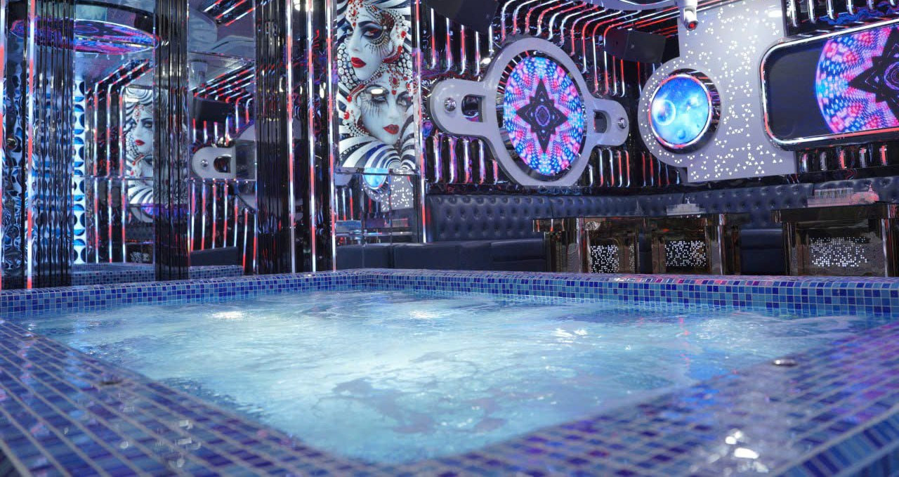 Click image for larger versionName:	pool.jpgViews:	0Size:	346.3 KBID:	26589