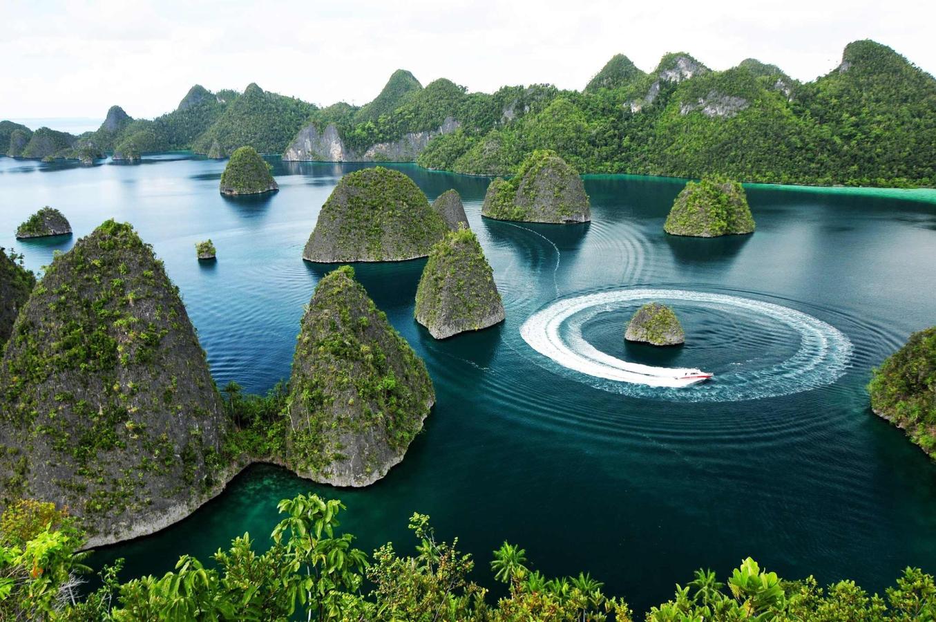 Click image for larger version

Name:	Raja Ampat.jpg
Views:	15
Size:	229.2 KB
ID:	27064