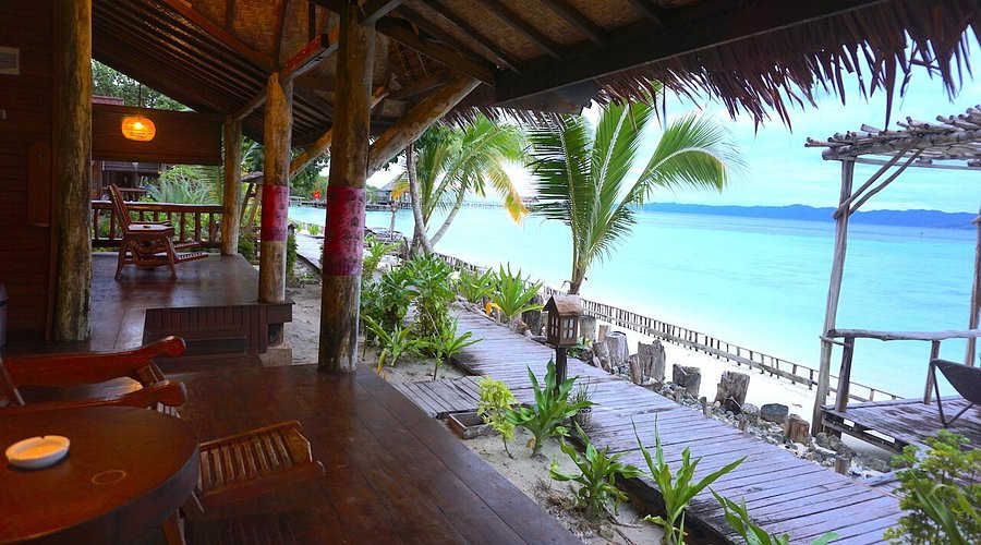 Click image for larger version

Name:	Raja Ampat Dive Lodge.jpg
Views:	5
Size:	183.9 KB
ID:	27075