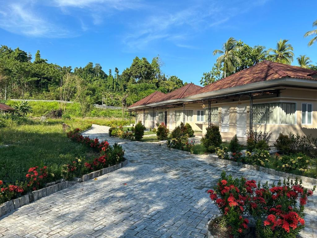 Click image for larger version

Name:	Vogelkopf Resort.jpg
Views:	5
Size:	310.9 KB
ID:	27076