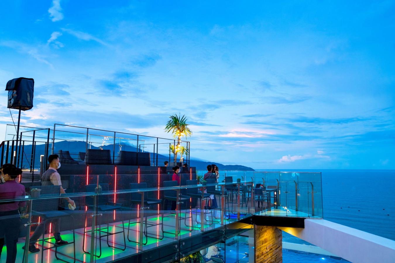 Click image for larger version

Name:	sky21.jpg
Views:	11
Size:	130.8 KB
ID:	27182