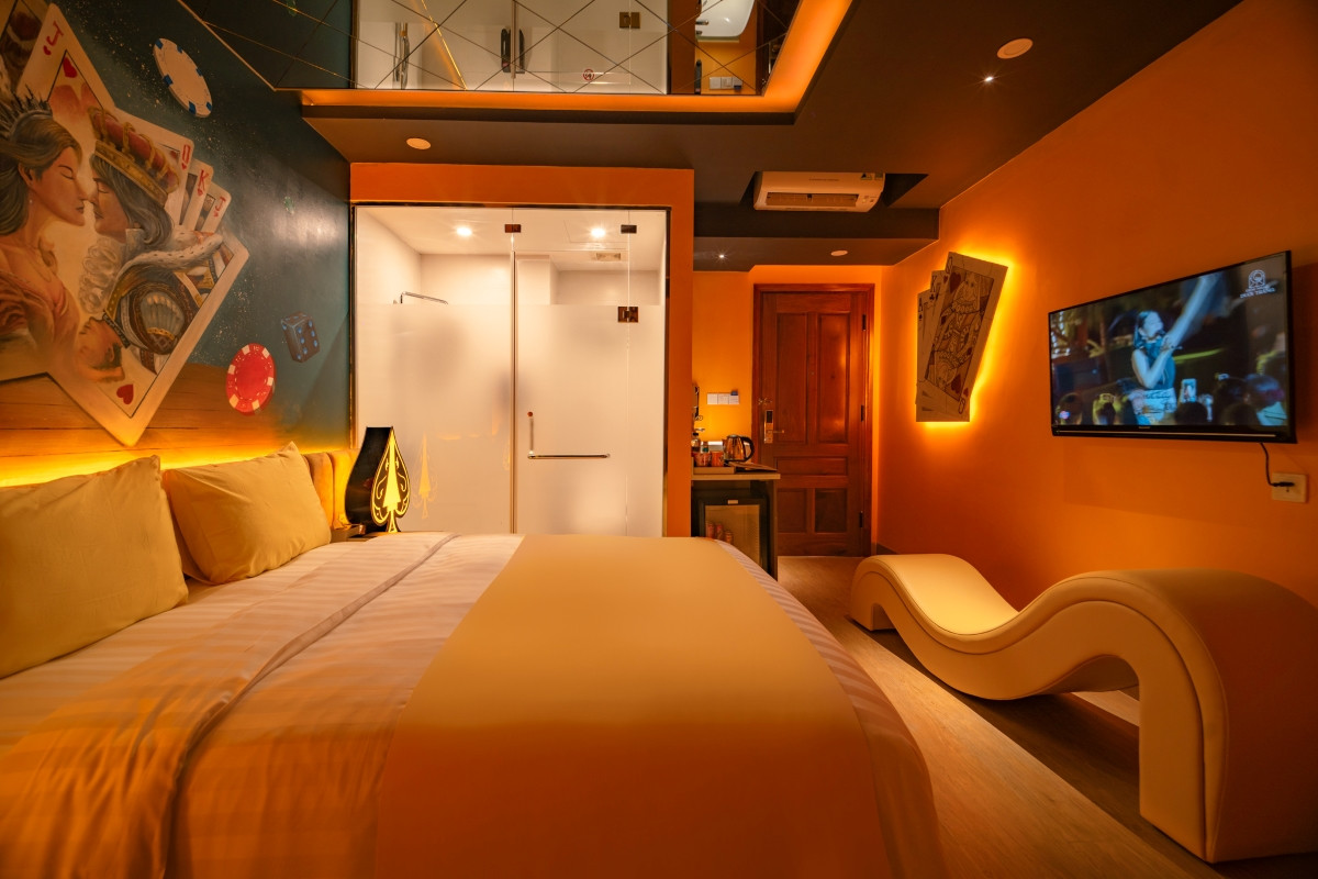 Click image for larger version

Name:	Chiic House 1.jpg
Views:	6
Size:	198.0 KB
ID:	27682