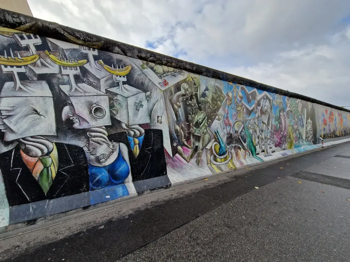 Click image for larger version

Name:	East Side Gallery.webp
Views:	9
Size:	179.1 KB
ID:	28638