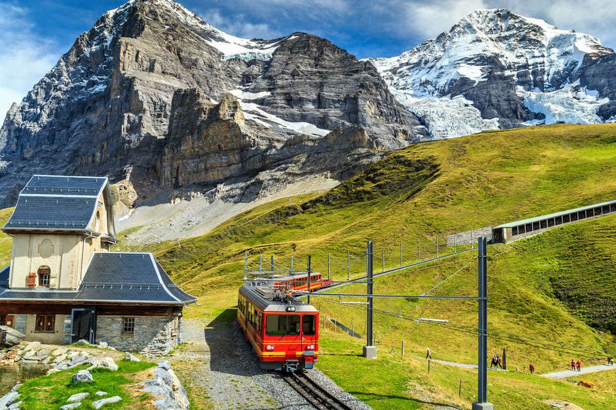 Click image for larger version

Name:	Jungfrau.jpg
Views:	0
Size:	444.6 KB
ID:	29144