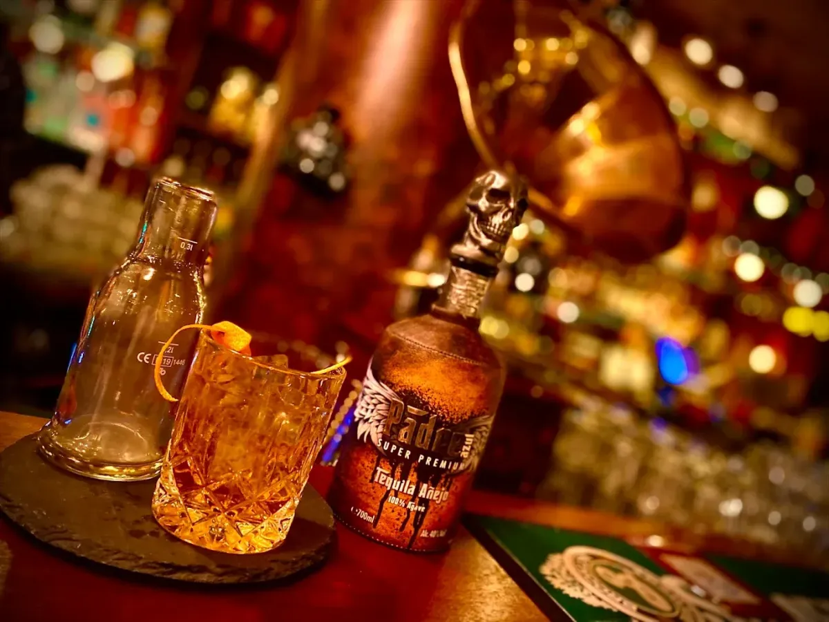 Click image for larger version

Name:	Lady Hamilton Pub (Zürich).webp
Views:	0
Size:	87.6 KB
ID:	29151