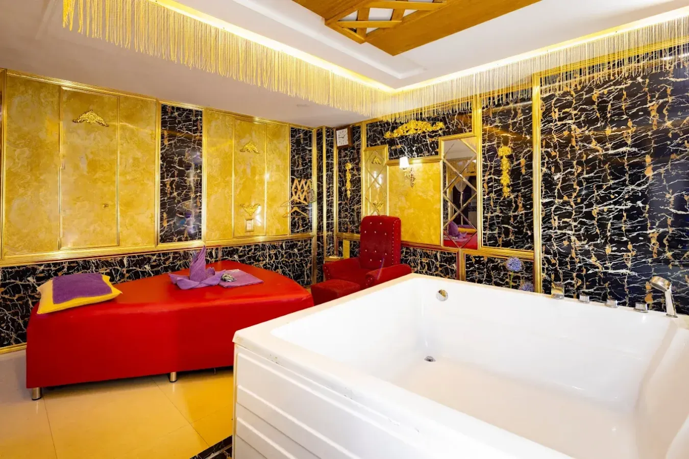 Click image for larger version

Name:	MASSAGE BOSS PALACE.webp
Views:	12
Size:	167.7 KB
ID:	29175