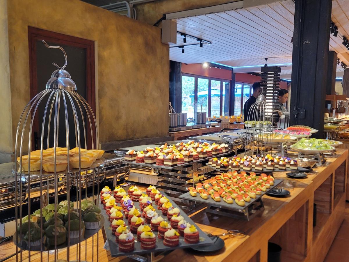 Click image for larger version

Name:	buffet.jpg
Views:	6
Size:	191.0 KB
ID:	30068