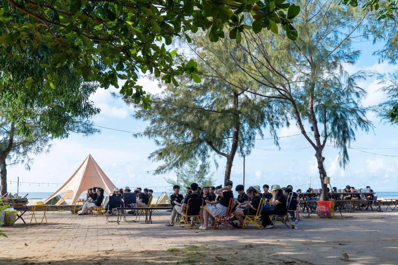 Click image for larger version

Name:	Sala Beach Club Camping-3.jpg
Views:	11
Size:	286.5 KB
ID:	30078