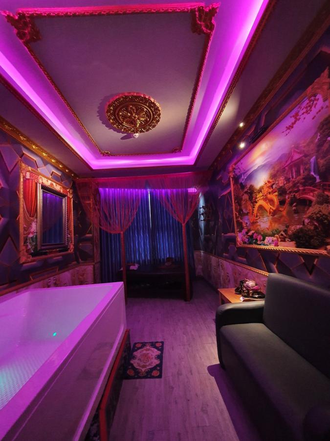 Click image for larger version

Name:	massage-dubai.jpg
Views:	3
Size:	75.3 KB
ID:	30108