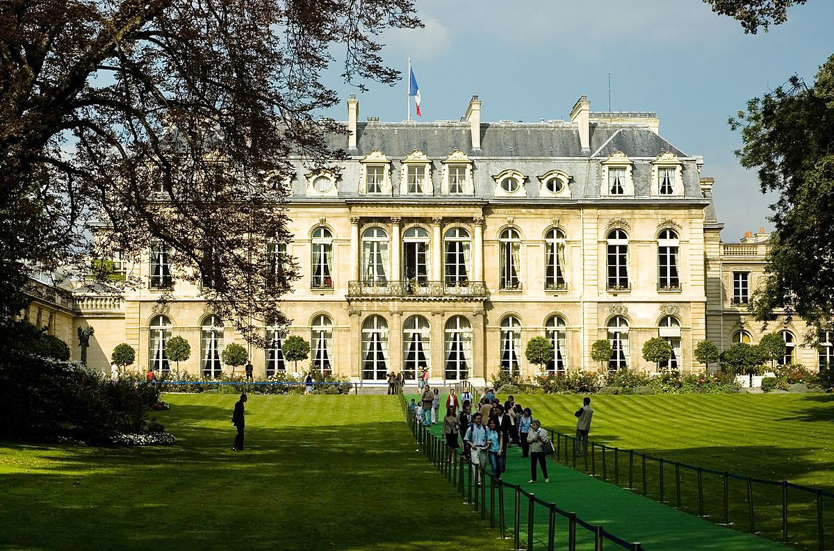 Click image for larger version  Name:	1200px-PalaisDeL%27Elys%C3%A9e.jpg Views:	0 Size:	470.9 KB ID:	30161