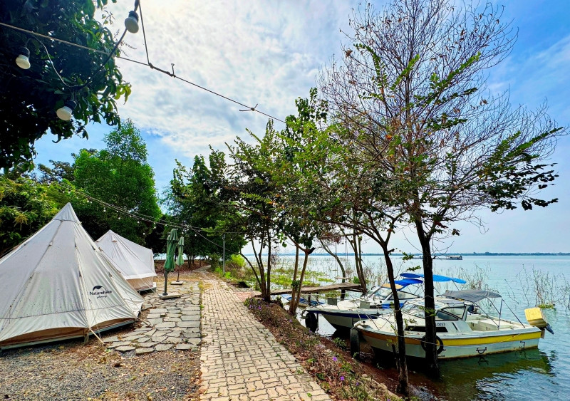 Click image for larger version

Name:	may-glamping.jpg
Views:	4
Size:	261.5 KB
ID:	30202
