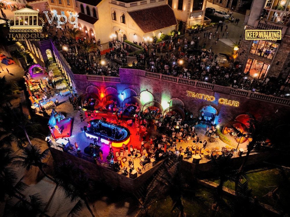 Click image for larger version

Name:	Teatro Club.jpg
Views:	4
Size:	354.3 KB
ID:	30255