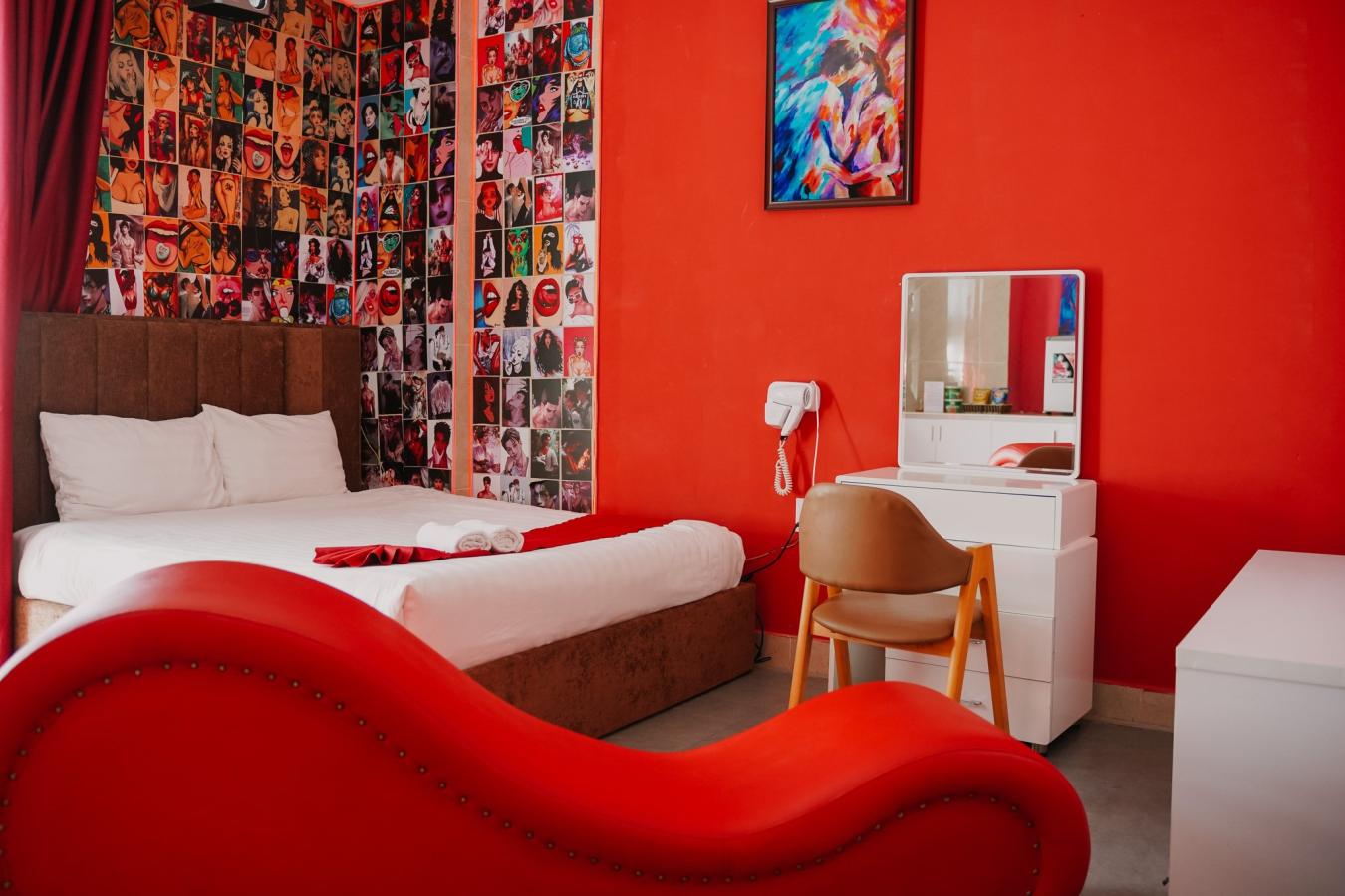 Click image for larger version

Name:	love-hotel-2.jpg
Views:	6
Size:	129.2 KB
ID:	30700