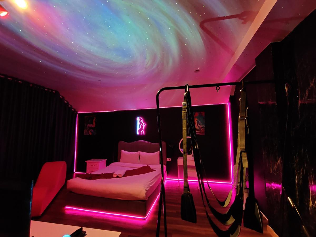 Click image for larger version

Name:	love-hotel-5.jpg
Views:	7
Size:	86.1 KB
ID:	30703
