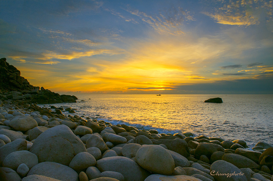 Click image for larger version

Name:	Ghềnh Ráng Tiên Sa - Bãi Trứng.jpg
Views:	9
Size:	199.2 KB
ID:	31035