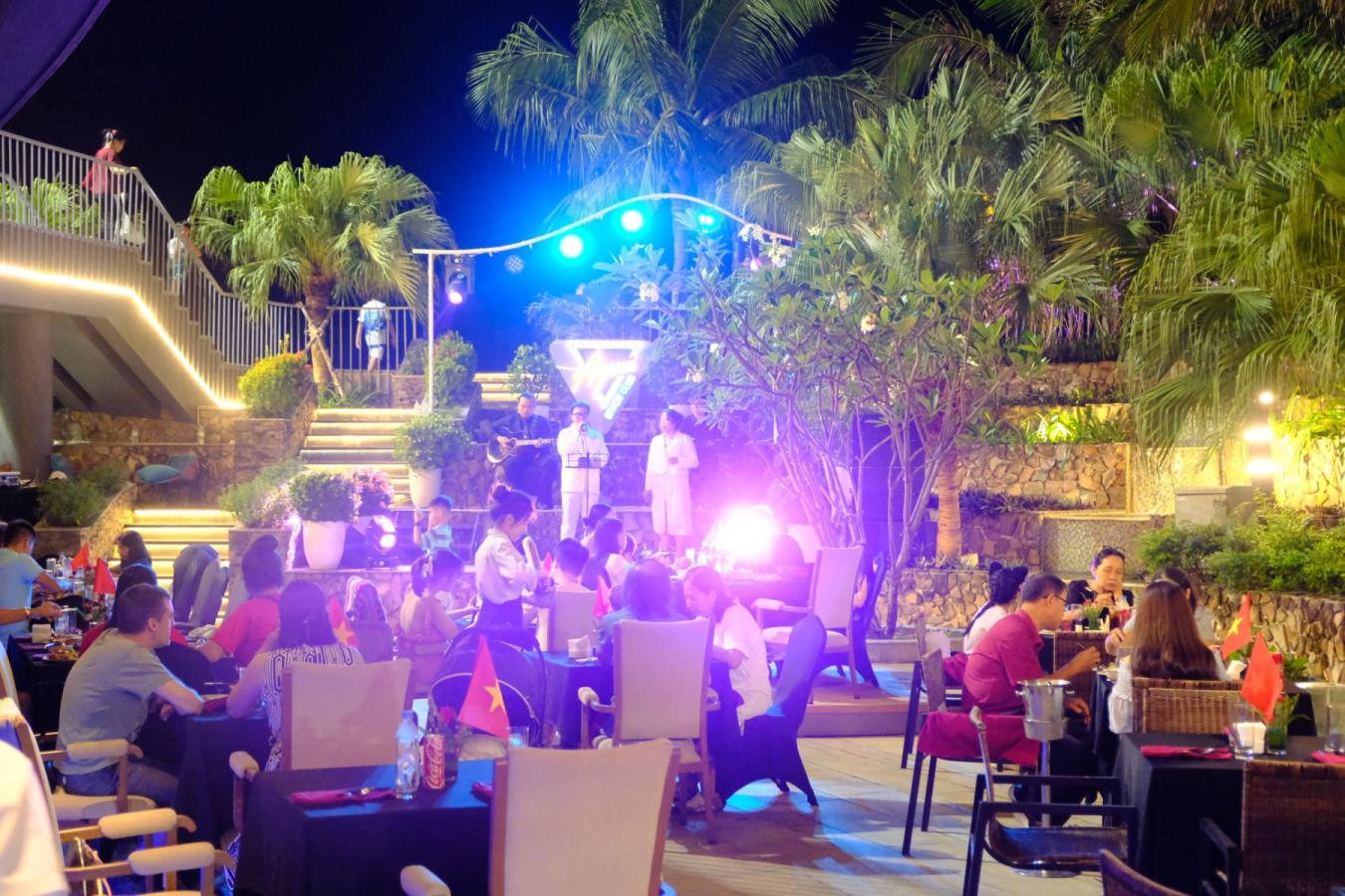 Click image for larger version

Name:	Sky Bar FLC.jpg
Views:	7
Size:	206.7 KB
ID:	31042
