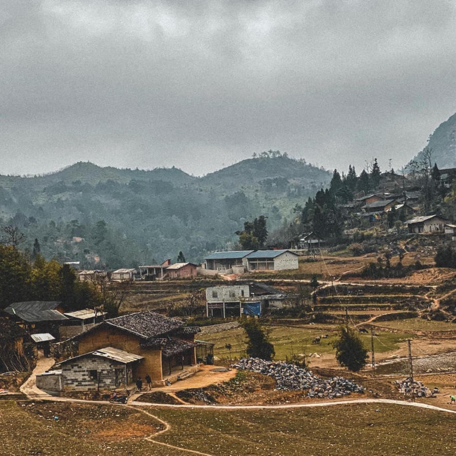 Click image for larger version

Name:	lang-lo-lo-chai-dep-tua-co-tich-tai-ha-giang-11-1661863548.jpg
Views:	5
Size:	236.5 KB
ID:	31216