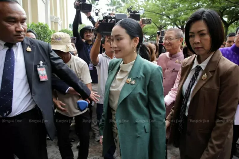 Click image for larger version

Name:	nong-thu-tuong-thai-lan-paetongtarn-shinawatra-bi-dinh-chi-chuc-vu-20250701142511.webp
Views:	0
Size:	44.7 KB
ID:	31275