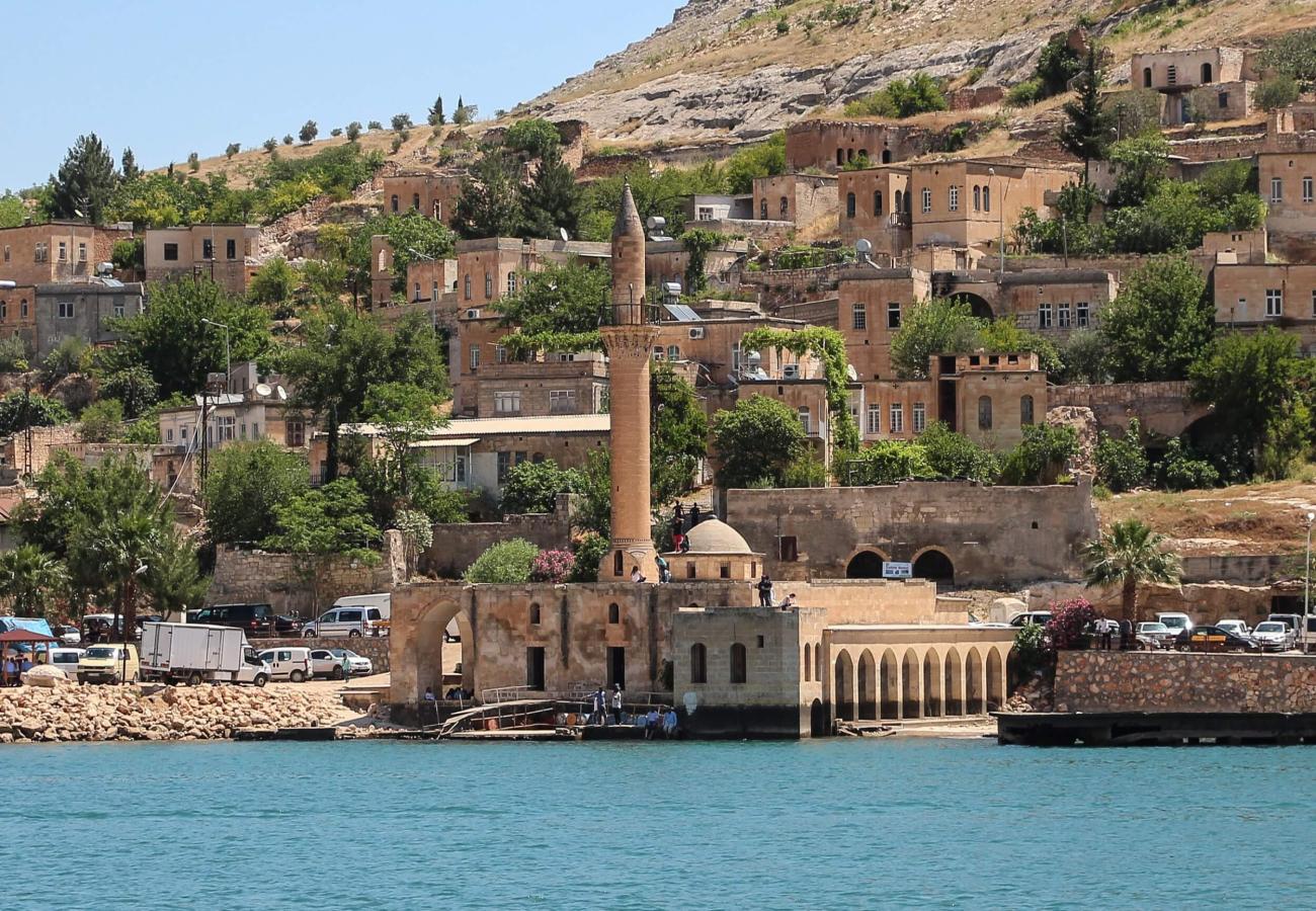 Click image for larger version

Name:	halfeti-cami.jpg
Views:	17
Size:	271.3 KB
ID:	31761