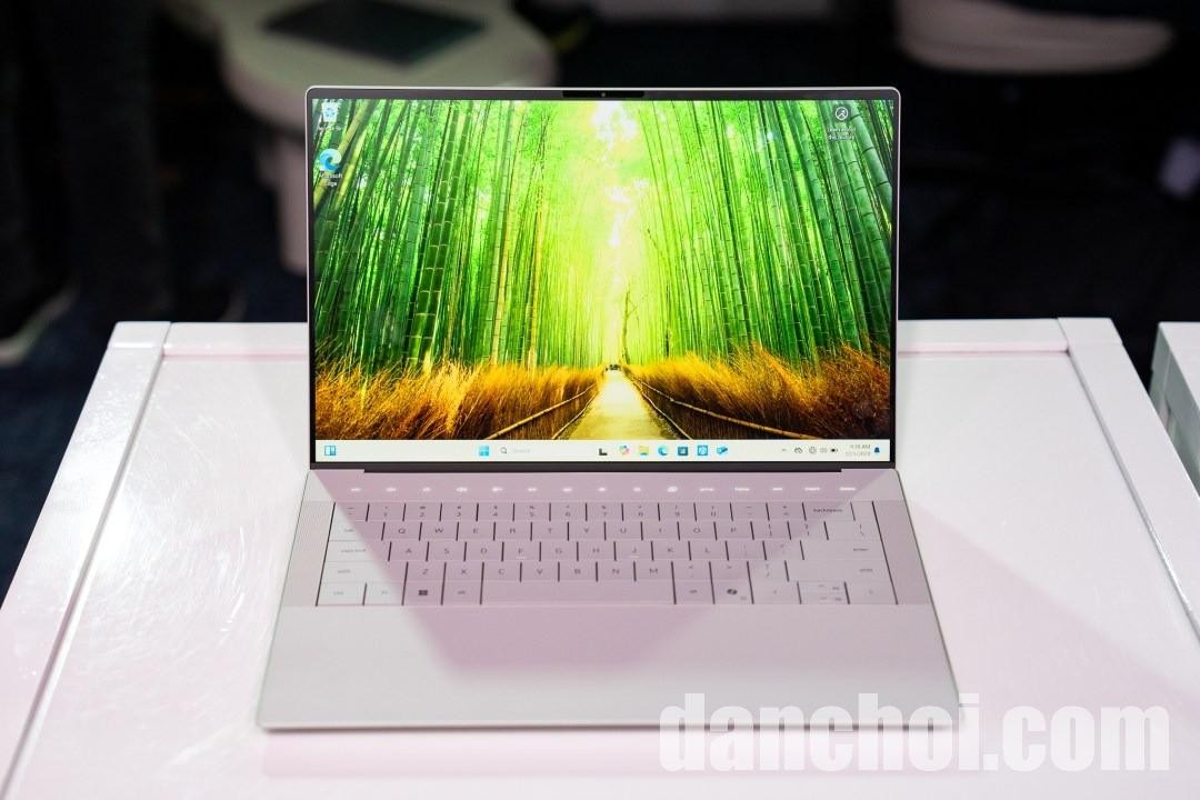 Click image for larger version

Name:	dell-xps-13-2025-the-verge-3427-9467.jpg
Views:	7
Size:	142.6 KB
ID:	32192