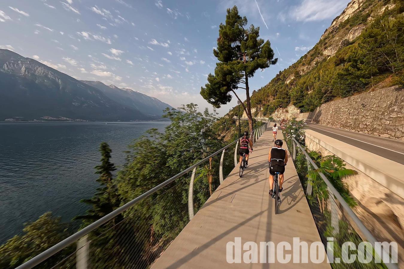 Click image for larger version

Name:	02-ciclopedonale-limone-sul-garda-2041.jpg
Views:	10
Size:	224.6 KB
ID:	32490