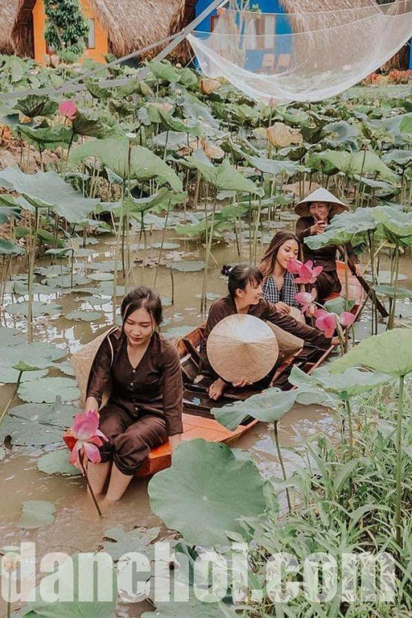 Click image for larger version

Name:	82275-khu-du-lich-sinh-thai-hoang-hao-700x1050.jpg
Views:	7
Size:	126.3 KB
ID:	33106
