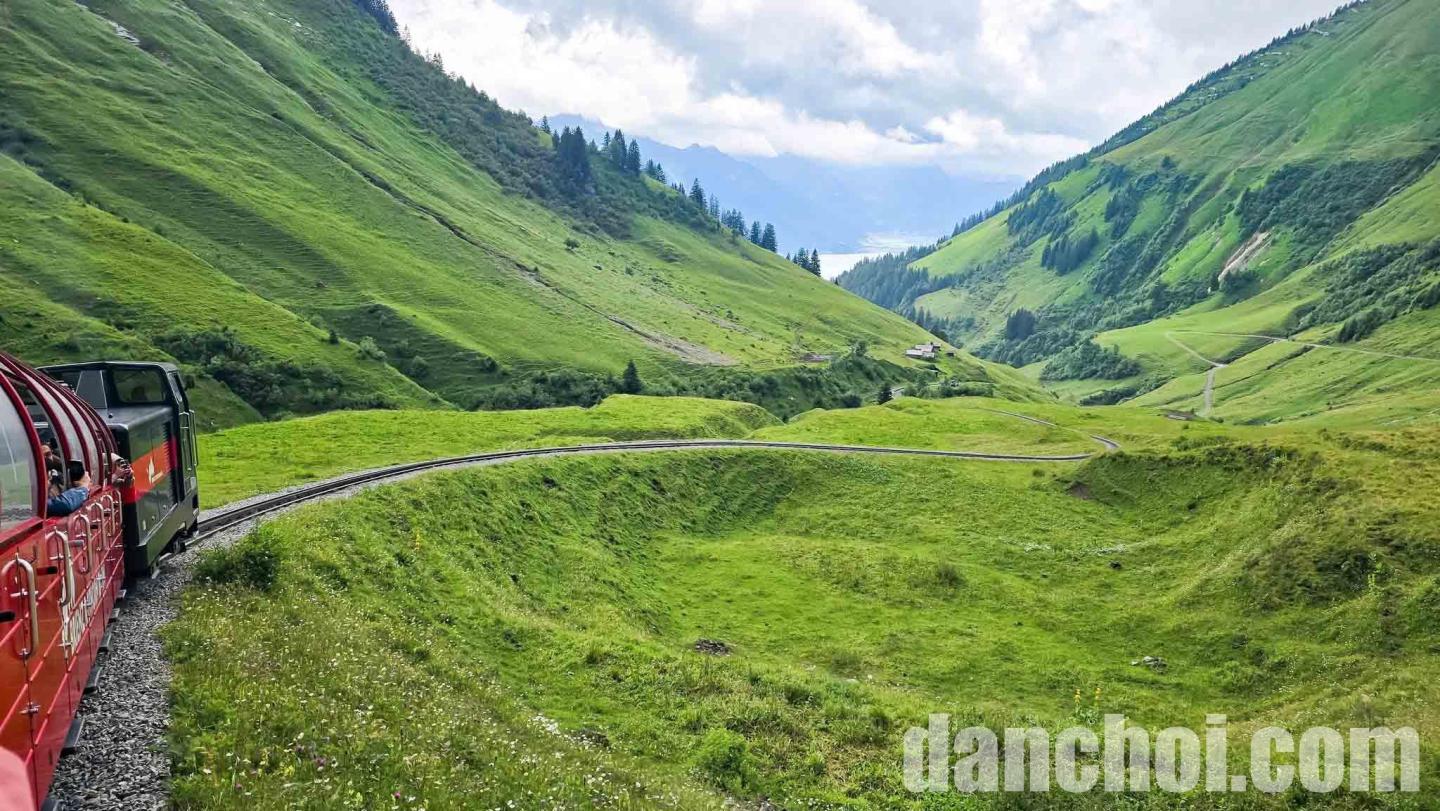Click image for larger version  Name:	thuy-si-4.jpg Views:	0 Size:	253.2 KB ID:	33118